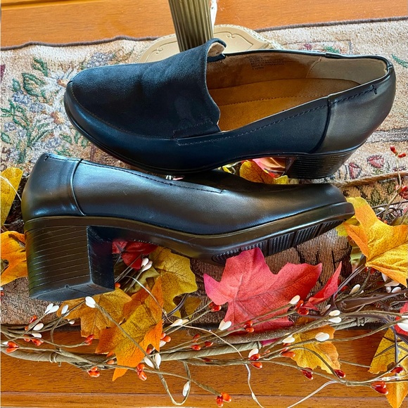 Comfortview Gladys Black Faux Suede Block Heel Loafers Size 8.5 WW shoes - Picture 7 of 13
